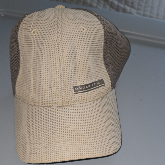 Under Armour Khaki and Charcoal Mesh Hat - Picture 1 of 7